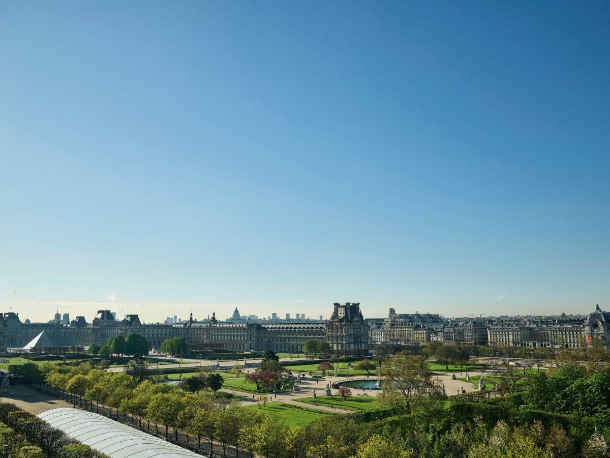 Executive room Eiffel view balcony